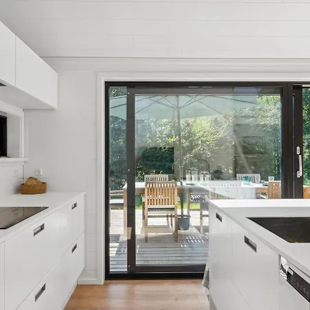 3 Bedroom Amazing In Holiday home